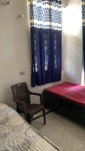 Room in  Pg at Alpha 1 Greater Noida – for Rent