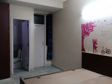 Room in 1 RK Apartment at Khirki Extension – for Rent