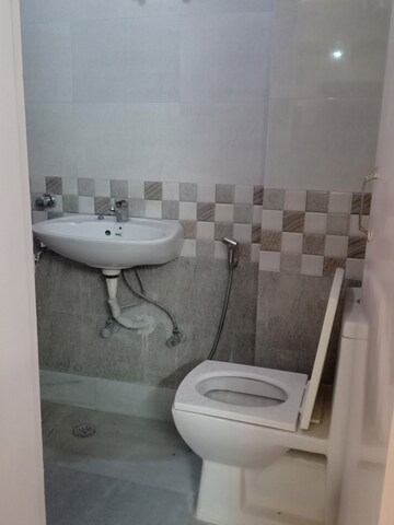 Bathroom in 1 RK Apartment at Khirki Extension – for Rent