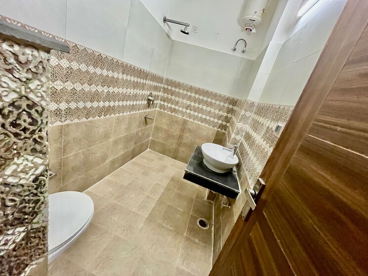Bathroom, peer mucchalla 3 Bedroom 1470 Sq.Ft. Builder Floor In Peer Mucchalla Zirakpur 8414860