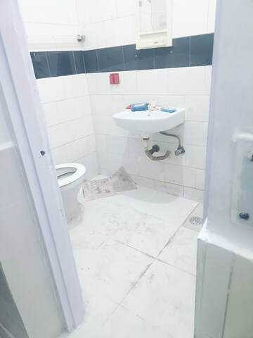 Bathroom in 1 RK Apartment at Varun Enclave, Sector 28 – for Rent