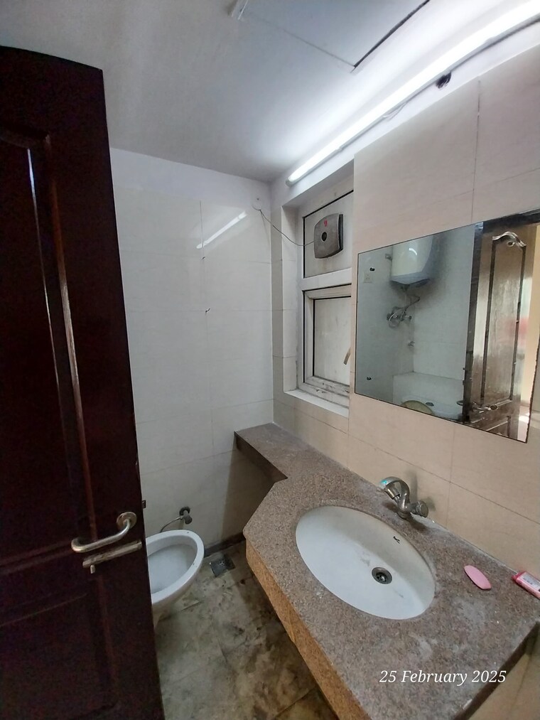 Bathroom, uppal-plumeria-garden-estate 3 Bedroom 1875 Sq.Ft. Apartment In Omicron Iii Greater Noida Greater Noida 8414915