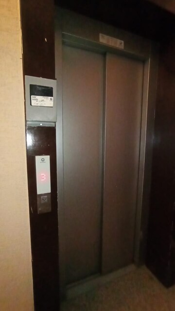 Lift in 3 BHK Apartment at Greater Kailash I – for Rent