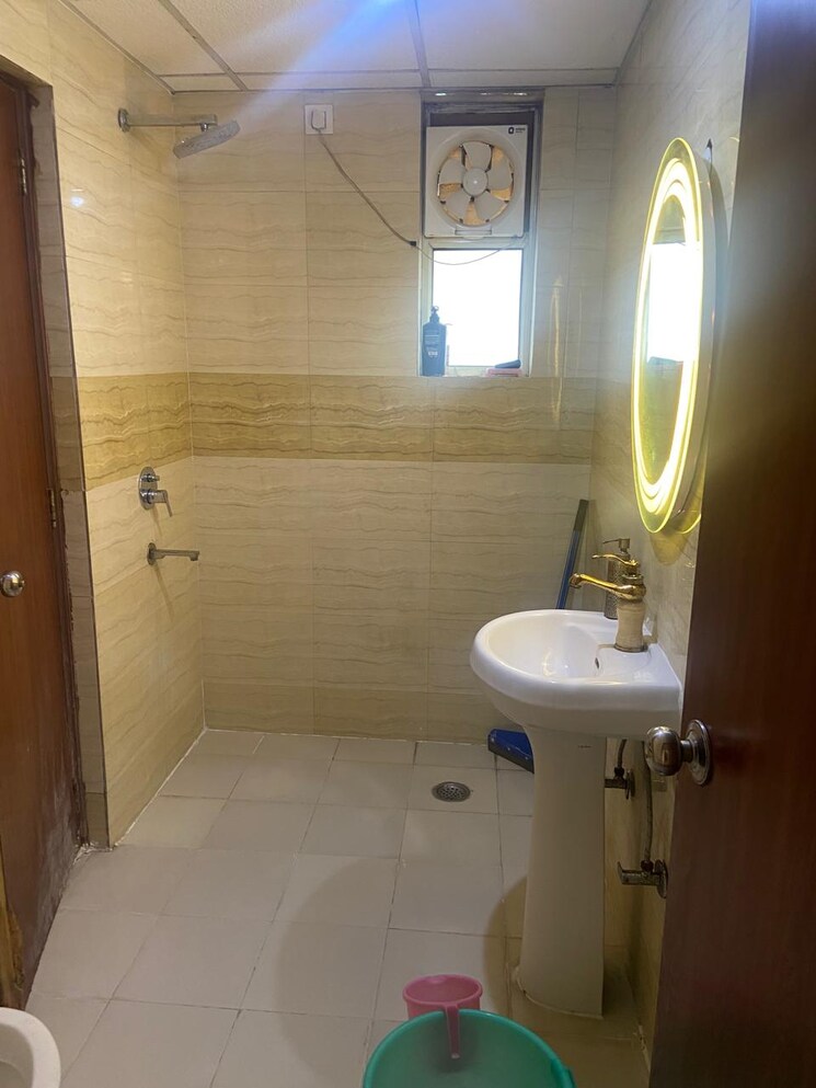 Bathroom, supertech-ecociti 4 Bedroom 2275 Sq.Ft. Apartment In Sector 137 Noida 8414932