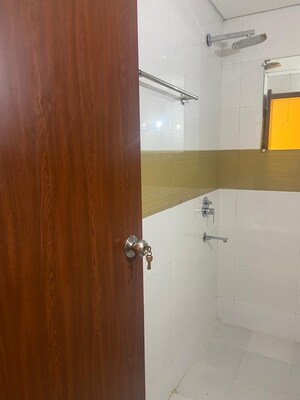 Room in 4 BHK Apartment at Supertech Ecociti, Sector 137 – for Sale