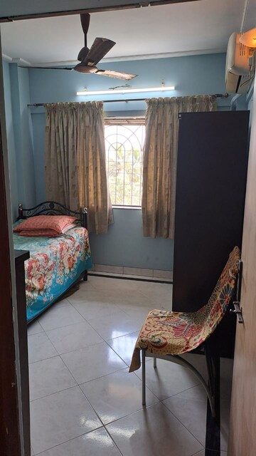 Bedroom in 2 BHK Apartment at Dhanlaxmi CHS Andheri, Andheri East – for Rent