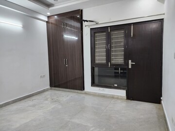 Room in 3 BHK Apartment at Vasant Kunj – for Rent