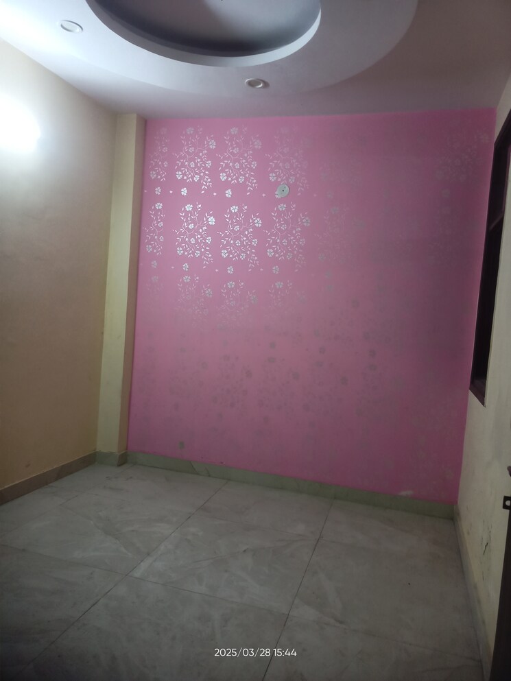 Room, mansa ram park 3.5 Bedroom 750 Sq.Ft. Builder Floor In Mansa Ram Park Delhi 8415257