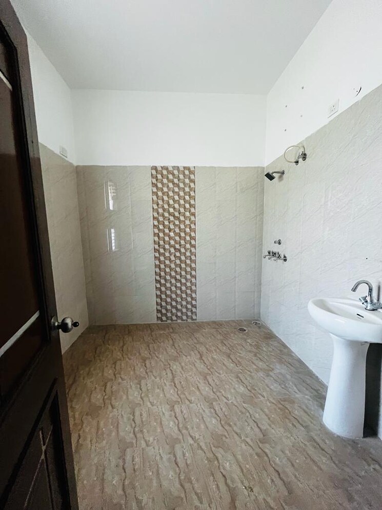 Bathroom, sector 125 4 Bedroom 200 Sq.Yd. Independent House In Sector 125 Mohali 8415343