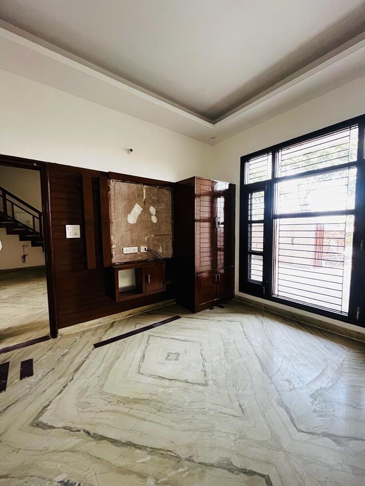 Room, sector 125 4 Bedroom 200 Sq.Yd. Independent House In Sector 125 Mohali 8415343