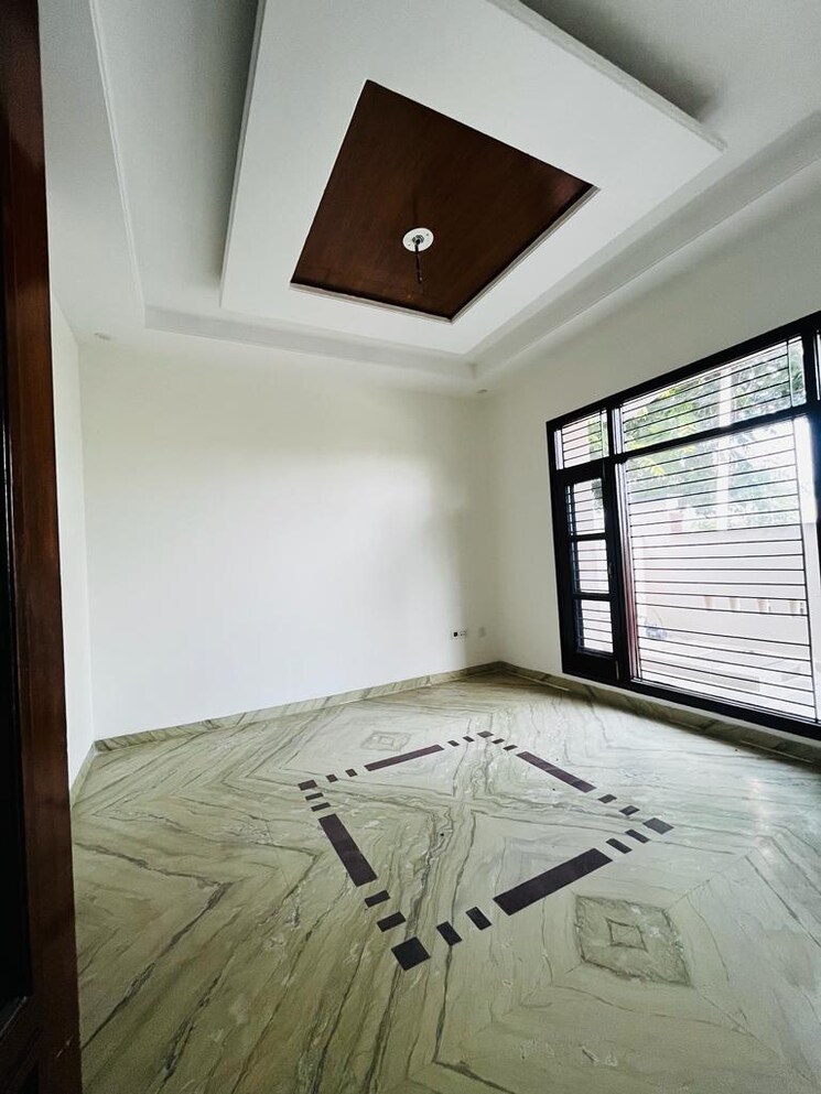 Room, sector 125 4 Bedroom 200 Sq.Yd. Independent House In Sector 125 Mohali 8415343