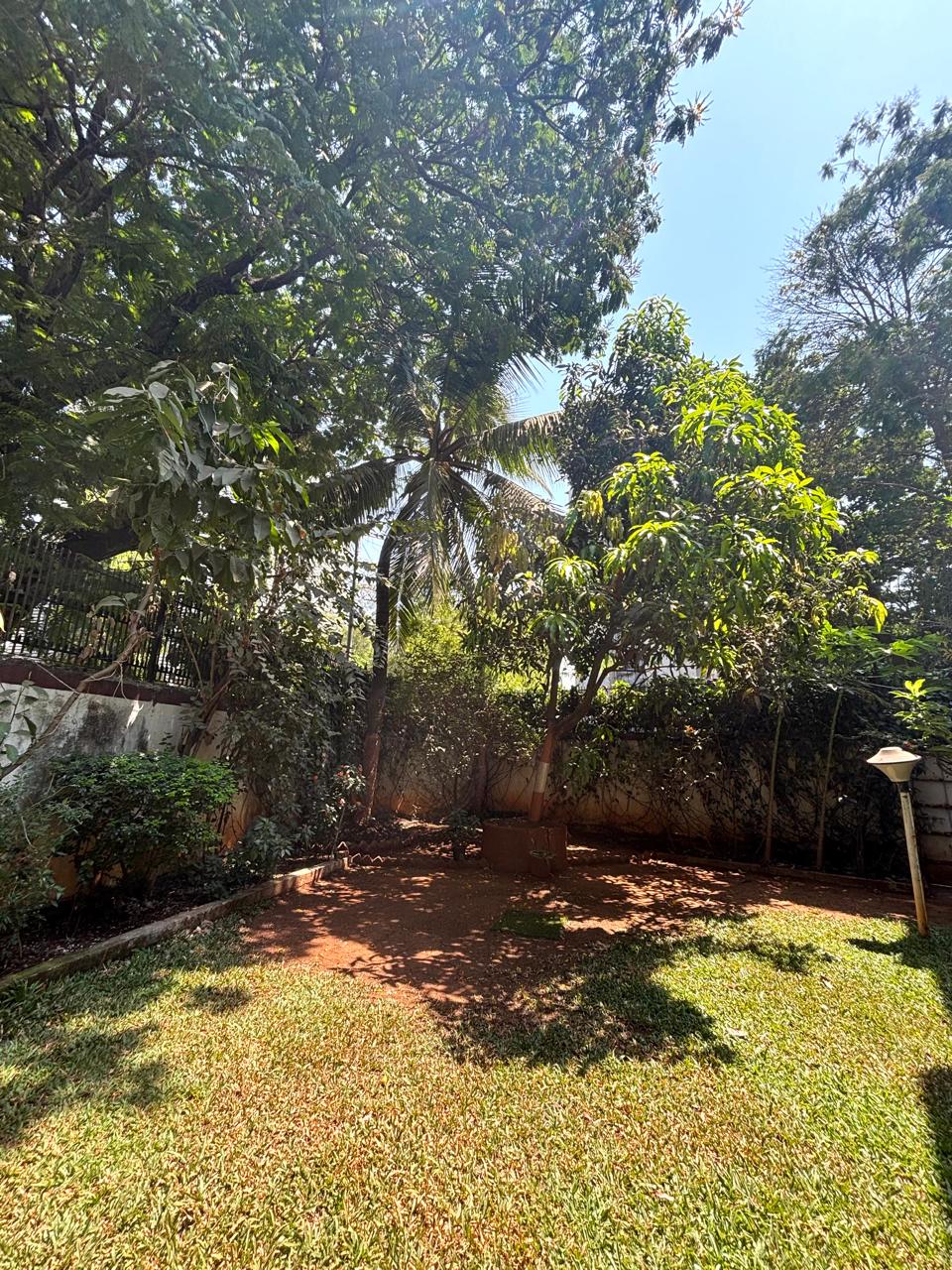 5 BHK + Pooja Room,Servant Room Villa For Sale in Row House 