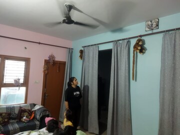 Master Bedroom in 2.5 BHK Apartment at Greenwood Apartment, Gomti Nagar – for Rent