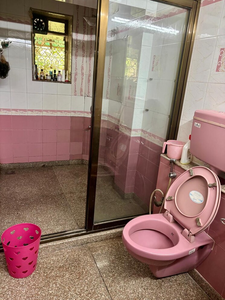 Bathroom, kurla west 5 Bedroom 2500 Sq.Ft. Villa In Kurla West Mumbai 8415680