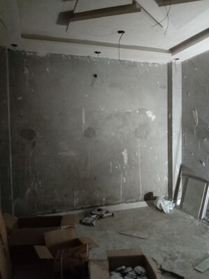 Room in 2.5 BHK Independent House at Dwarka Mor – for Sale