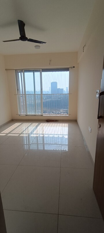 Room in 1 BHK Apartment at Godrej Nest Kandivali, Kandivali East – for Rent