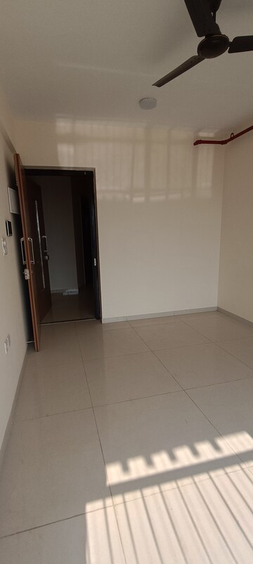 Room in 1 BHK Apartment at Godrej Nest Kandivali, Kandivali East – for Rent