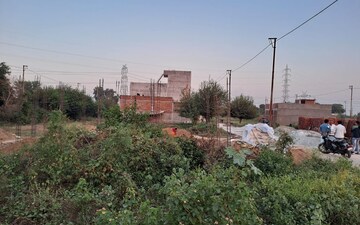 Plot For Sale in Sikandrabad