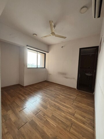 2 BHK Apartment For Rent in Lodha Palava City Lakeshore Greens, Dombivli East