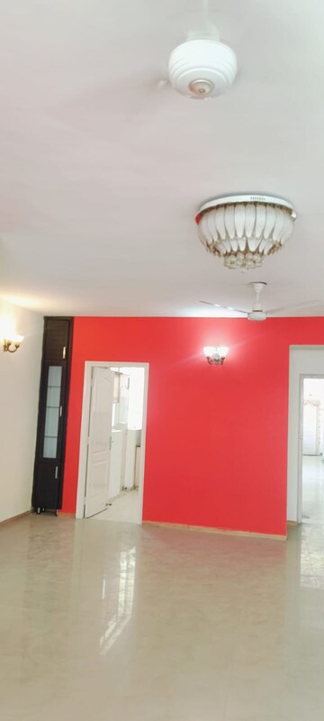 Room in 2.5 BHK Apartment at Bestech Park View Residency, Sector 3 – for Rent