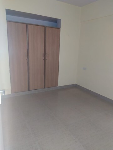 Room in 2 BHK Apartment at Sanjay Nagar – for Rent