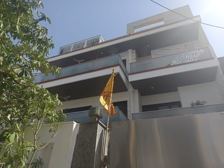 undefined, sector 21d 6+ Bedroom 250 Sq.Yd. Independent House In Sector 21d Faridabad 8415592