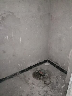 Room in 2.5 BHK Independent House at Dwarka Mor – for Sale