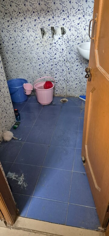 Bathroom in 1.5 BHK Independent House at Sector 17 – for Rent