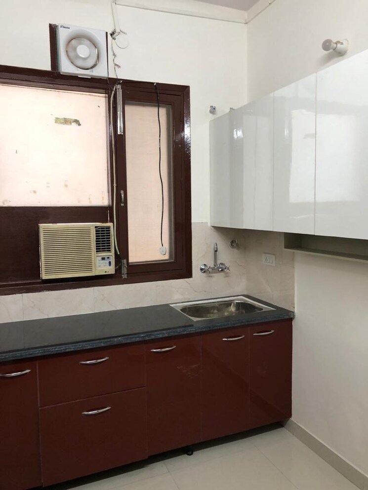 Kitchen, rwa-residential-society-sector-46 3 Bedroom 1300 Sq.Ft. Builder Floor In Sector 46 Gurgaon 8415711