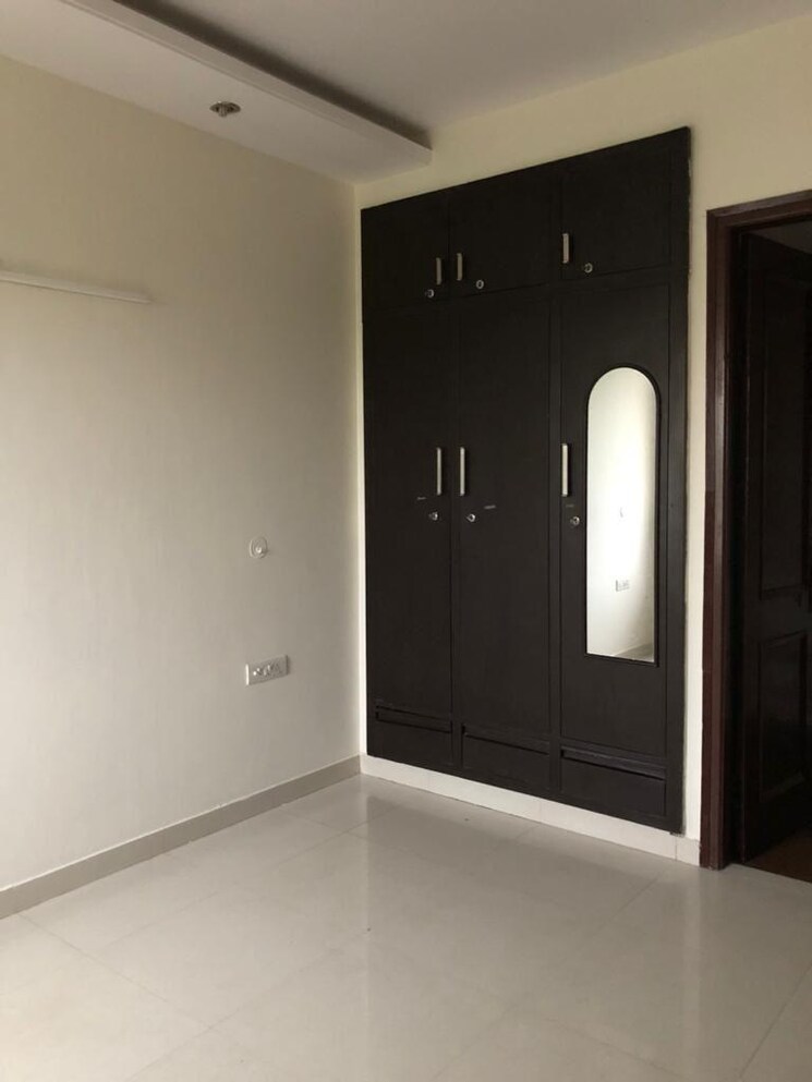Room, rwa-residential-society-sector-46 3 Bedroom 1300 Sq.Ft. Builder Floor In Sector 46 Gurgaon 8415711