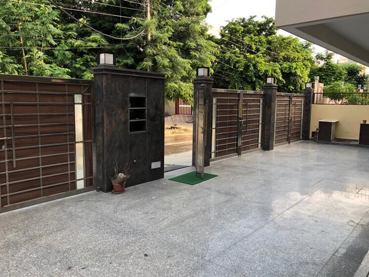 Exterior View, rwa-residential-society-sector-46 3 Bedroom 1300 Sq.Ft. Builder Floor In Sector 46 Gurgaon 8415711