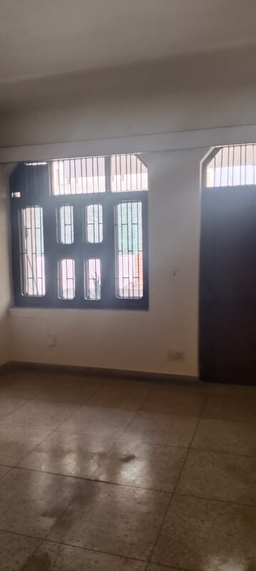 Room in 3 BHK Independent House at Sector 16 – for Rent