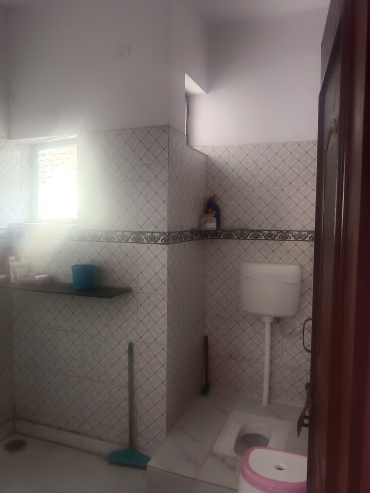 Bathroom, rwa-pocket-r-dilshad-garden 2 Bedroom 650 Sq.Ft. Apartment In Dilshad Garden Delhi 8415766