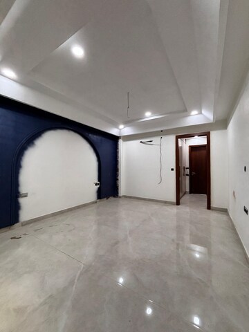 Room in 4 BHK Builder Floor at TDI The Retreat, Sector 89 – for Sale