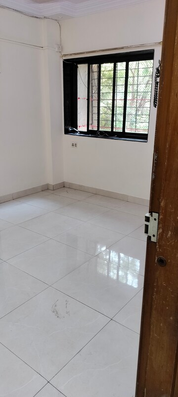 Room in 1 BHK Apartment at Montana CHS, Andheri West – for Rent
