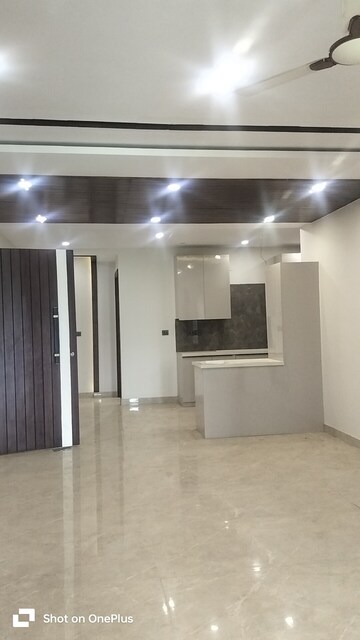 Building Lobby in 3 BHK Builder Floor at BP Homes, Sector 85 – for Sale