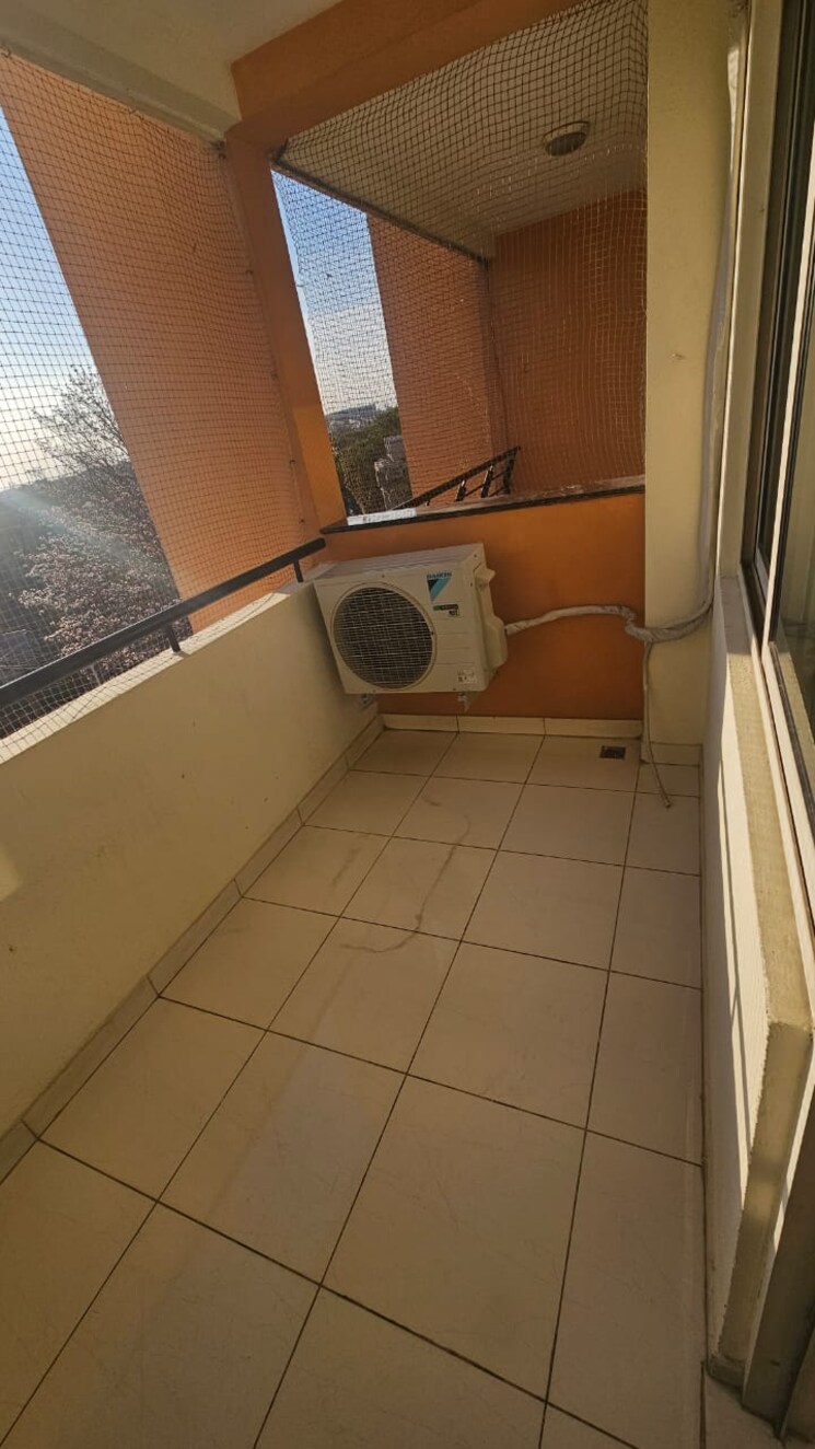 Bathroom, mantri-sarovar 3 Bedroom 1750 Sq.Ft. Apartment In Hsr Layout Bangalore 8415937