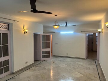 Room in 2 BHK Apartment at Ansal Sushant Estate, Sector 52 – for Rent