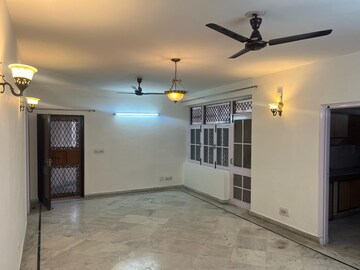 Room in 2 BHK Apartment at Ansal Sushant Estate, Sector 52 – for Rent