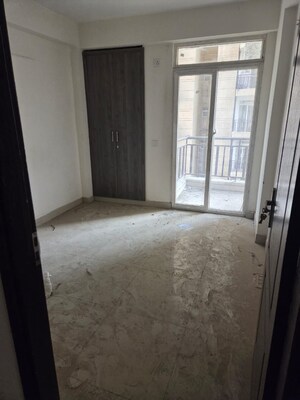 Room in 3 BHK Apartment at Aims Greens Avenue, Sector 4, Greater Noida – for Sale