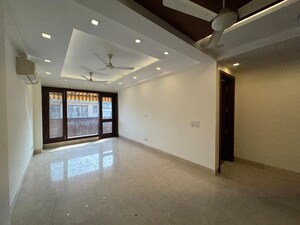 Room in 4 BHK Apartment at Parker White Lily, Sector 8 – for Sale