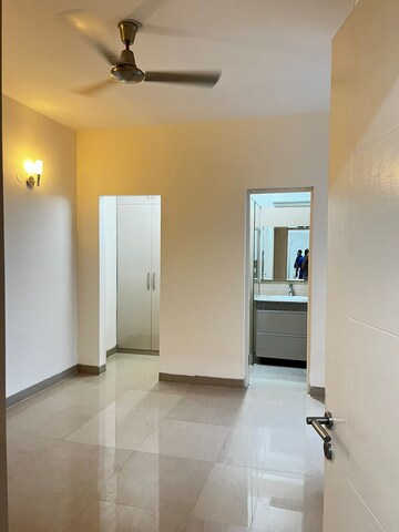 Room in 2.5 BHK Apartment at Emaar Emerald Estate, Sector 65 – for Rent