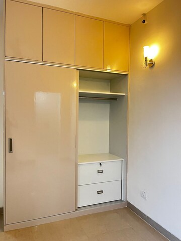 Room in 2.5 BHK Apartment at Emaar Emerald Estate, Sector 65 – for Rent