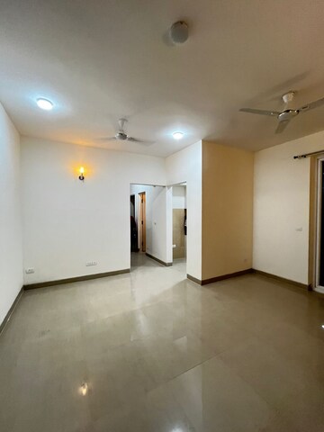 Room in 2.5 BHK Apartment at Emaar Emerald Estate, Sector 65 – for Rent
