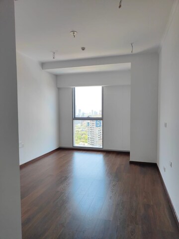 Room in 4 BHK Apartment at Bombay Realty Island City Center, Dadar East – for Rent