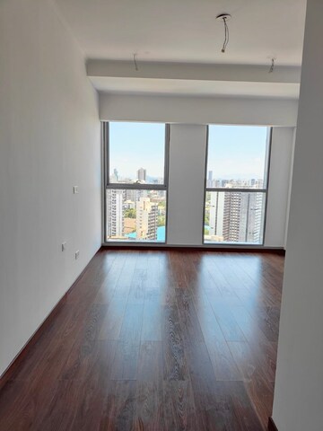 Room in 4 BHK Apartment at Bombay Realty Island City Center, Dadar East – for Rent