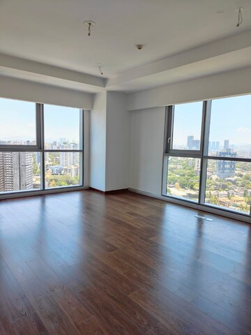 Room in 4 BHK Apartment at Bombay Realty Island City Center, Dadar East – for Rent
