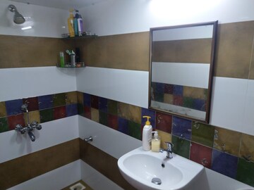 Master Bedroom in 2 BHK Apartment at Riddhi Garden, Malad East – for Rent