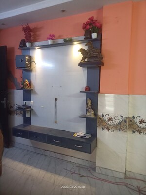 Room in 2.5 BHK Builder Floor at Mansa Ram Park – for Sale