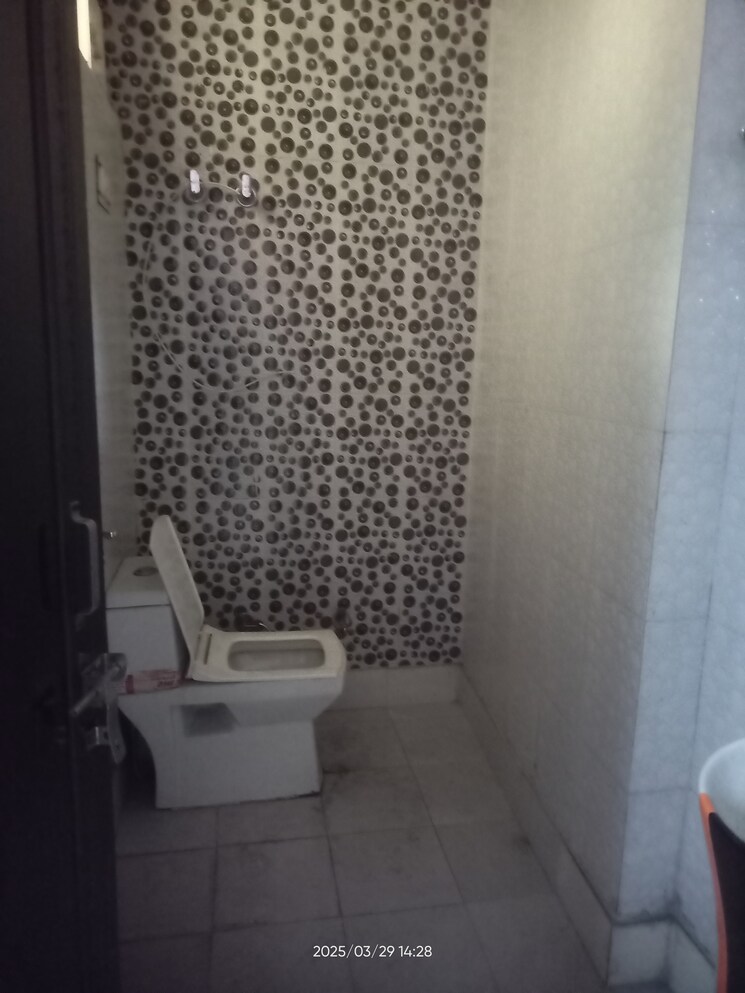 Bathroom, mansa ram park 2.5 Bedroom 675 Sq.Ft. Builder Floor In Mansa Ram Park Delhi 8416127